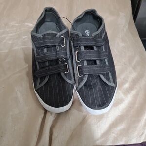 1822 Denim Black and Gray Loafers